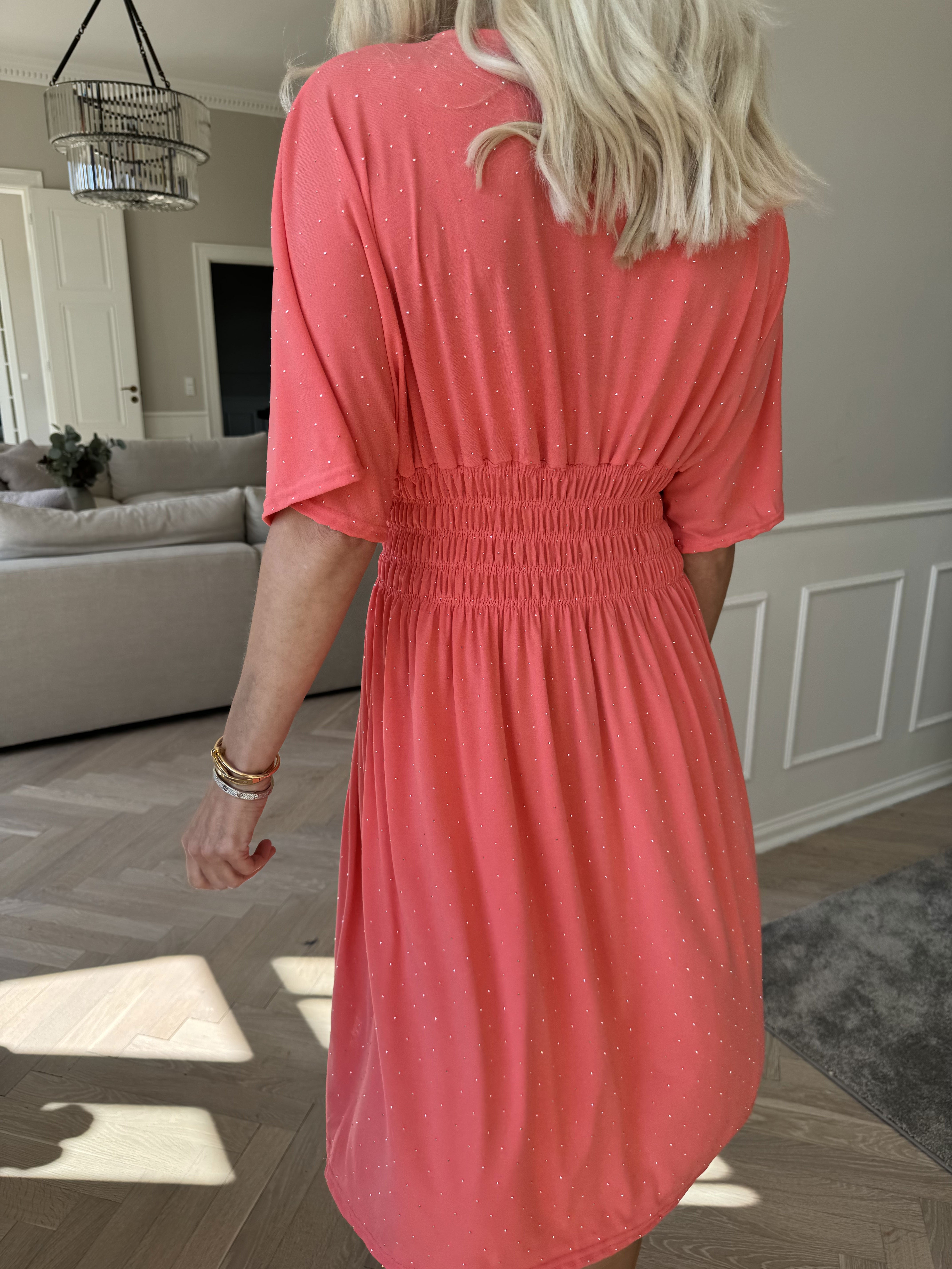 Pams Crystal Short - Kort elastisk kjole med similisten